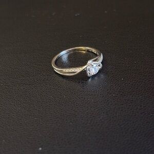 New 925 Sterling Silver Elegant Ring with Crystal Accent